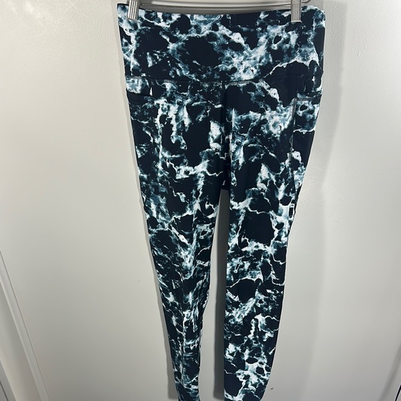 Old Navy Active Marble Print Leggings Large Black and White - Pockets! - Picture 1 of 4